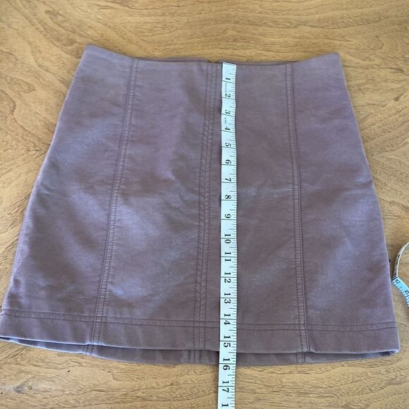 Free People Modern Femme Vegan Suede Mini Skirt in Mauve Size 6 - Picture 8 of 11